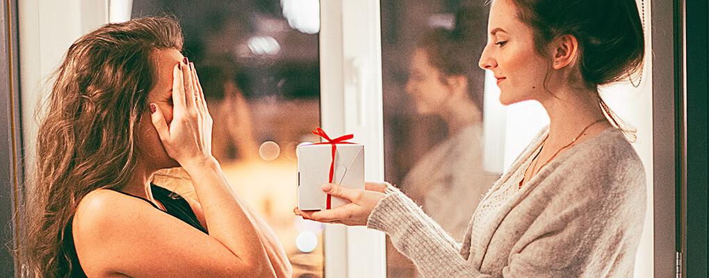 7 Christmas Gift Ideas for a New Partner