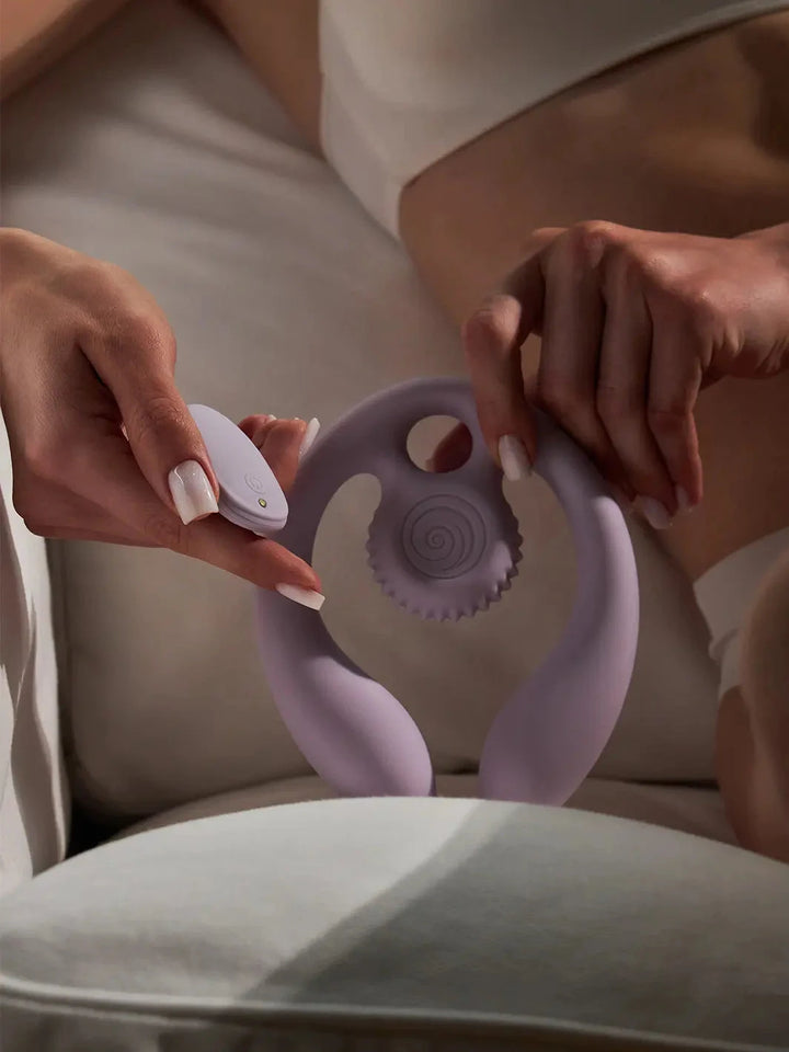 SVibe Snail GIZI Duo Couples Stimulator - joujou.com.au